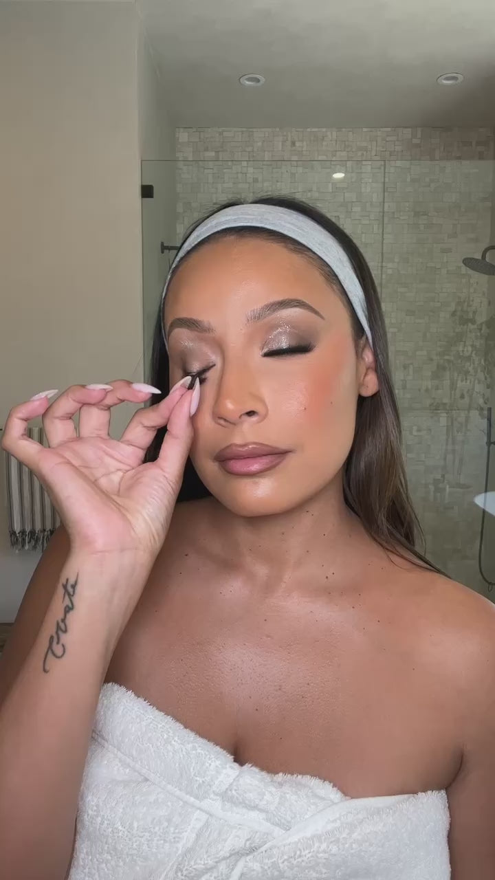 Video of Desi Perkins using the oil based cleansing balm. She is using it as the first step to remove her makeup. 